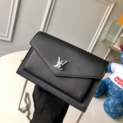 Louis Vuitton, กระเป๋าถือ LV MC 63471 กระเป๋าถือ MC นี้เป็นตัวเลือกแฟชั่นสําหรับพกพาสมาร์ทโฟนและที่ต