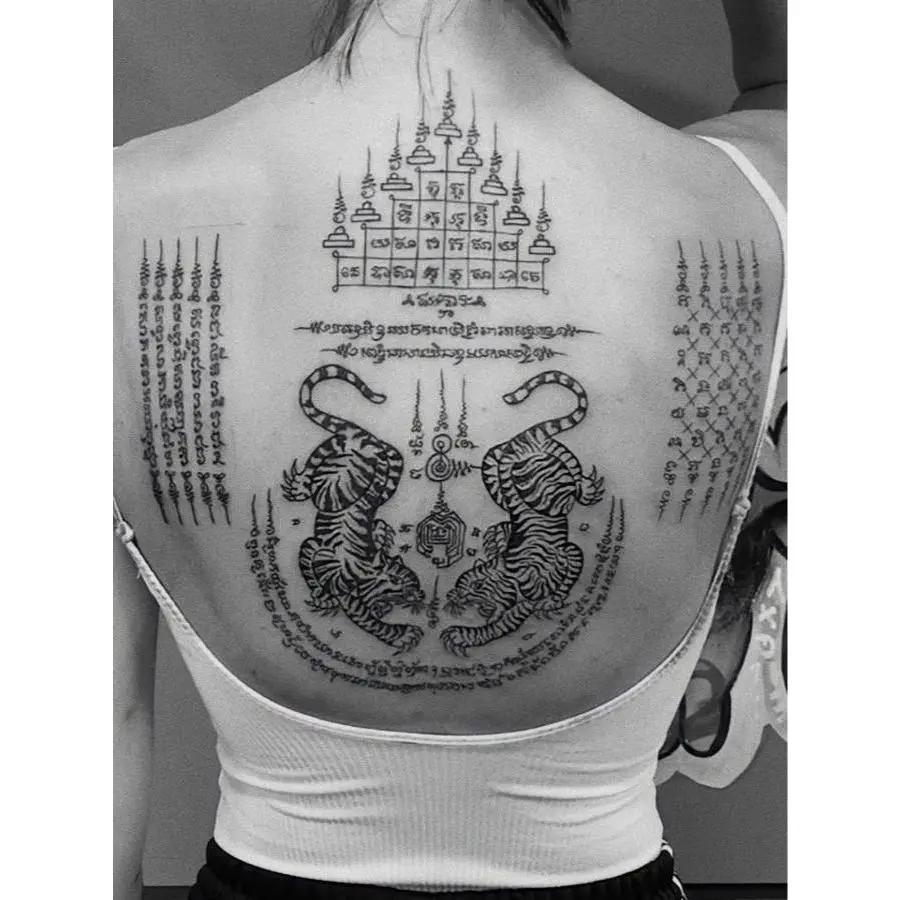 รอยสักเวทมนตร์ Magic Tattoo ยันต์ห้าแถว เจดีย์เก้าชั้น ดอกบัว สติ๊กเกอร์รอยสักสมุนไพร กันน้ำ กันรอย ติดทนนาน 2 สัปดาห์