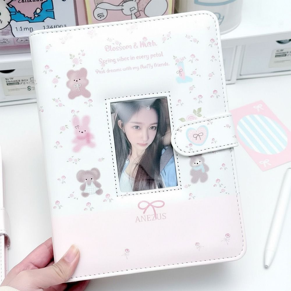 STARYSWAY แฟ้มใส่การ์ดภาพถ่าย 1 ชิ้น, ที่ใส่โฟโต้การ์ด 3 นิ้ว PU A5, ลายหมีดอกไม้คุณภาพสูง อัลบั้มรูปหลวมและการ์ดไอดอล