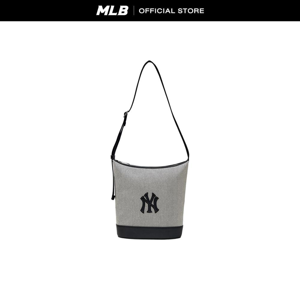 MLB กระเป๋าทรงบัคเก็ต ยูนิเซ็กซ์ Classic Monogram Embo Bucket Bag รุ่น 3ABMME16N 50BKS สีดำ