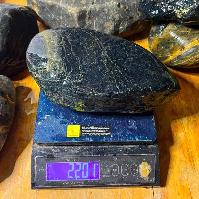 Premium Black River Stone Natural Glos หินแม่น้ำโทนดำ เกรดพรีเมี่ยม ผิวมันธรรมชาติ สำหรับตู้ปลาและตู้ไม้น้ำ