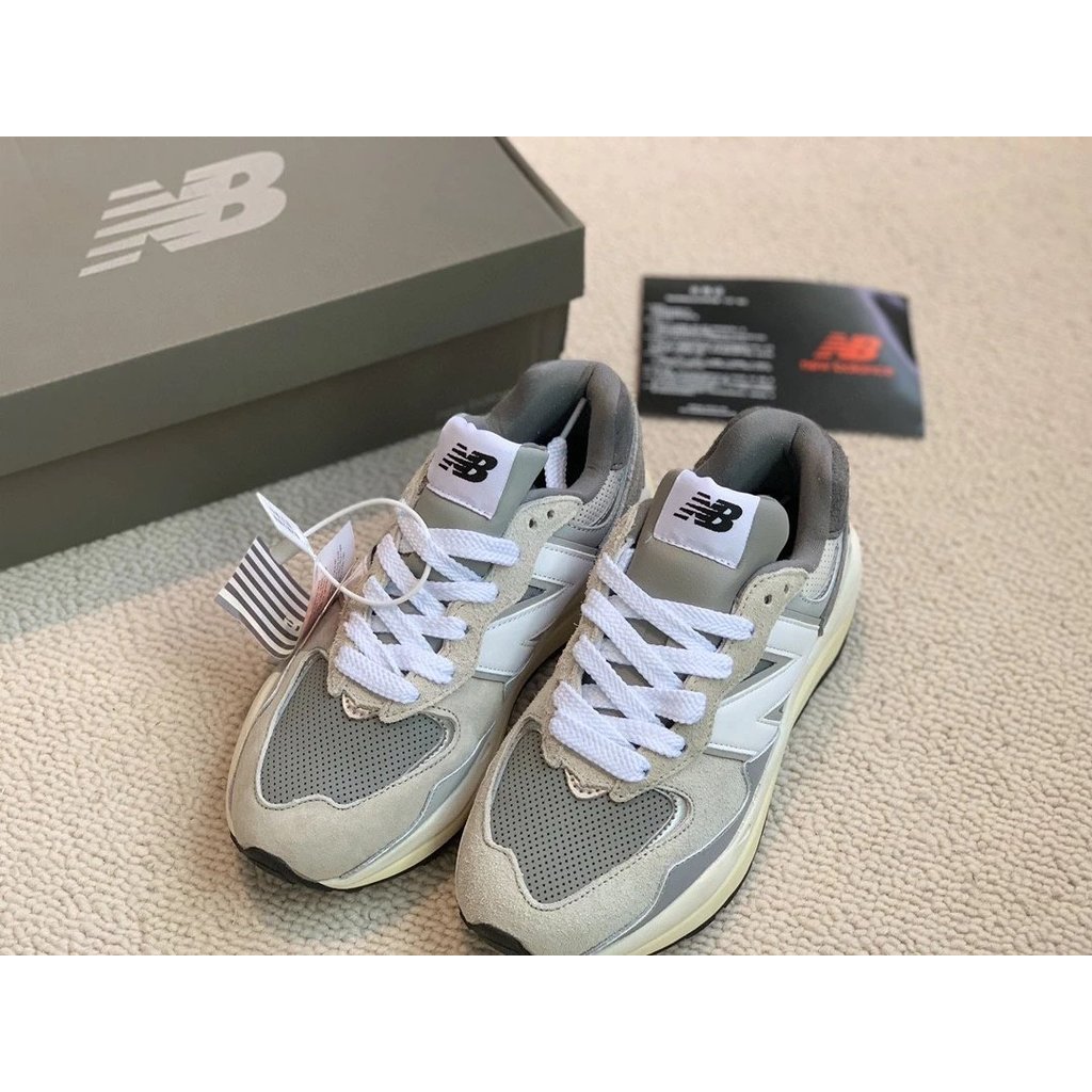 New Balance NB5740 New Balance สีเทาสีขาว Yuanzu สีเทาผู้ชายผู้หญิง Casual Retro รองเท้าวิ่ง M5740TA