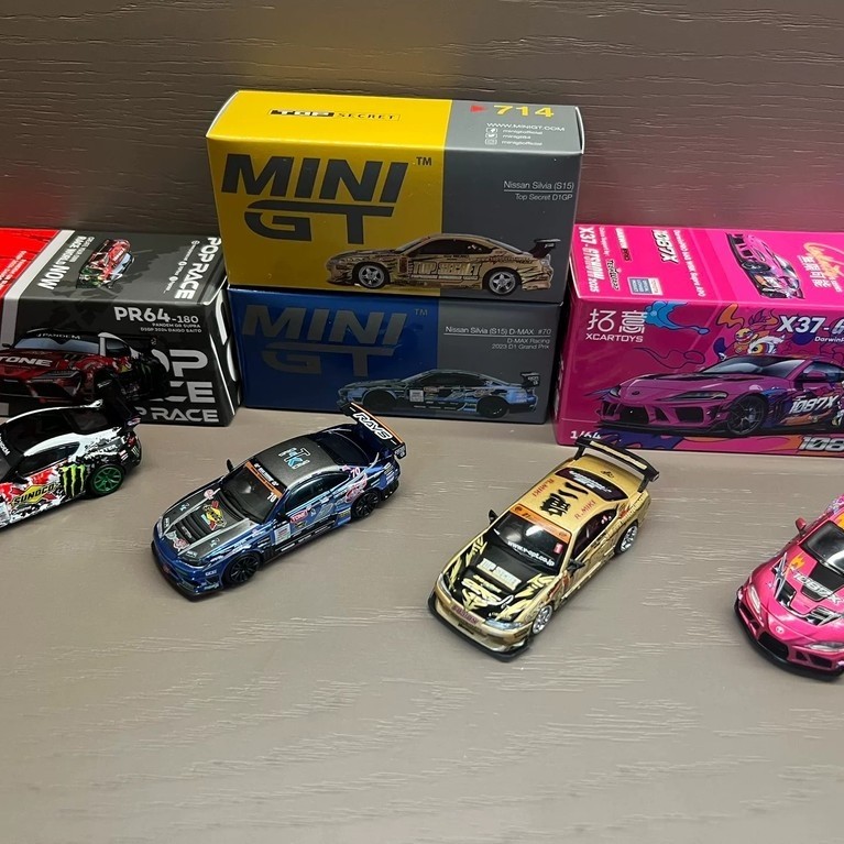[มาใหม่เดือนพฤษภาคม] (แพ็คเกจขนส่งอากาศด่วน) 1: 64 Drift Car 4 Car Set minigt 714 d1gp Nissan s15 20