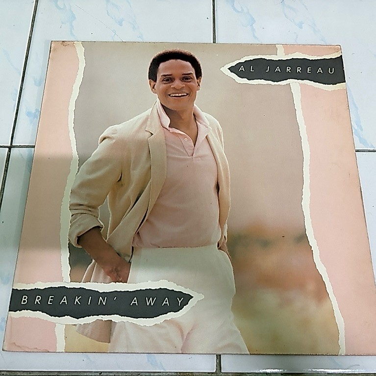 แผ่นเสียง : AL JARREAU - BREAKIN' AWAY.