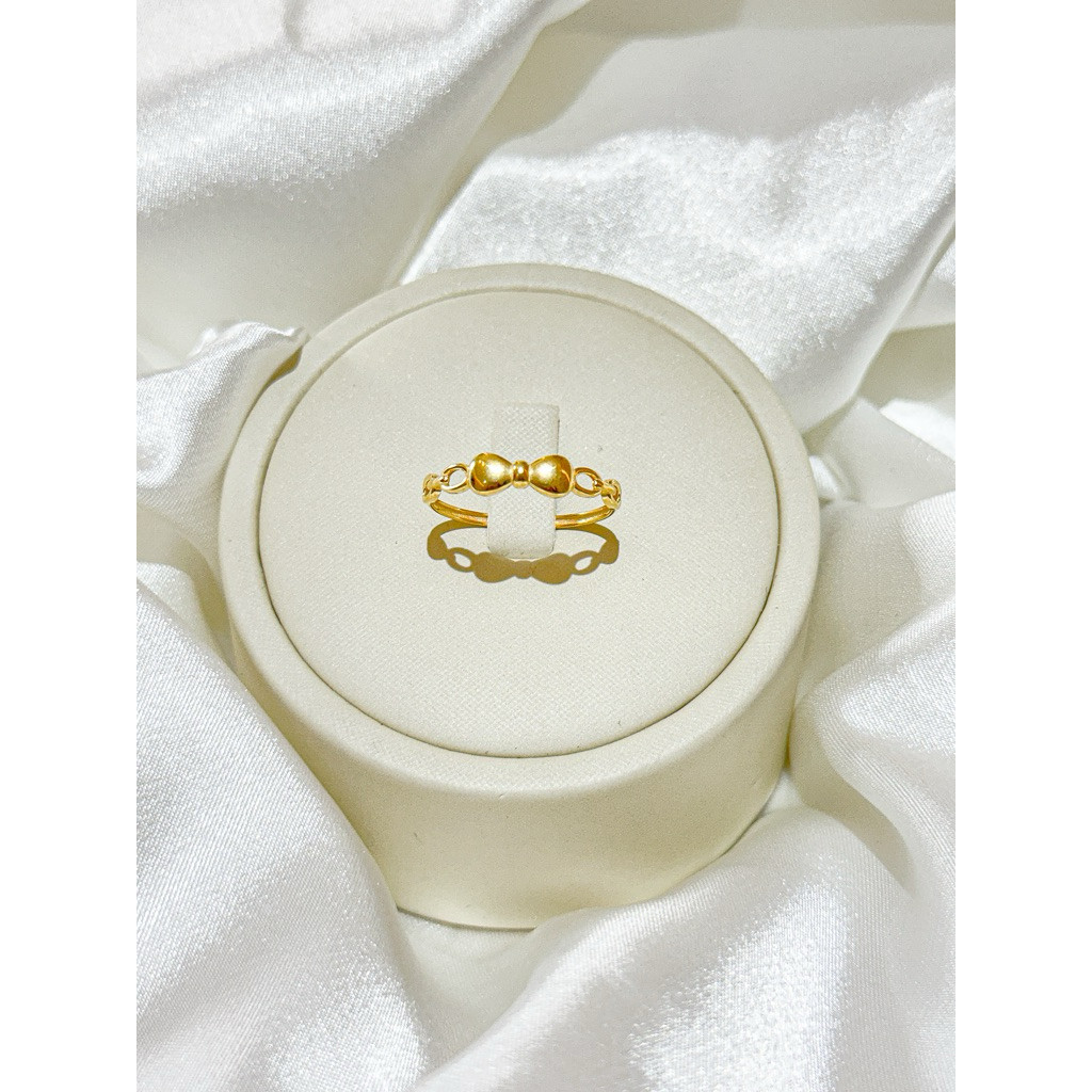 แหวน MGOLD ลายโบว์ | ทองคำซาอุดีอาระเบีย 18K (สามารถจำนำได้) | ทองคำสีเหลือง
