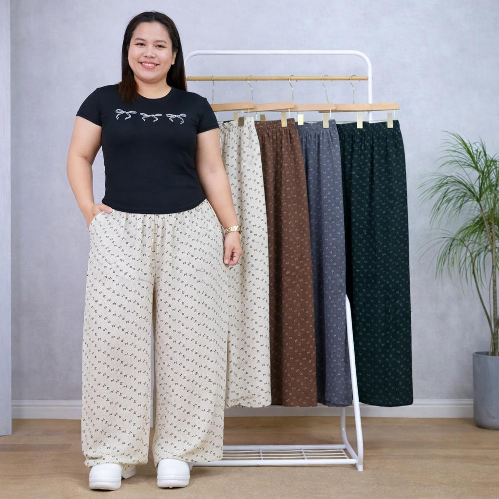 กางเกงขายาวสาวอวบ Plus Size ทรงขากระบอกใหญ่ ลายโบว์ ผ้าไหมเทียม ใส่สบาย รุ่น PB9881