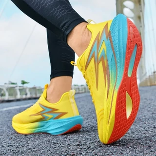 2026 สไตล์ใหม่ Flying Burning Carbon Board Running รองเท้าผ้าใบรองเท้าวิ่งมืออาชีพ