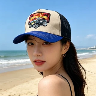 Style studio จัดส่ง 💕หมวกเบสบอลตาข่ายกันแดดแบบบล็อกสี ปักตัวอักษรรถบรรทุกสไตล์อเมริกันใหม่