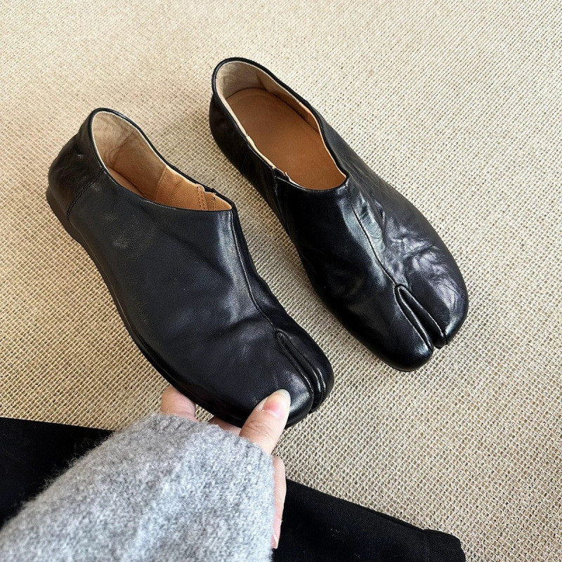 ！French Retro Niche Split-Toed Pig Chopshoe Shoes รองเท้าส้นแบนปากลึกผู้หญิง All-Match Muller รองเท้าหนังขนาดเล็ก
