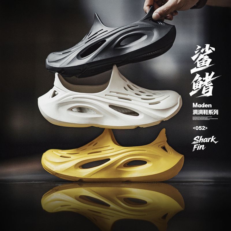 Retro Shark Fin 2026 ใหม่ Commuter Full แพคเกจ One Step สวมใส่กลางแจ้งกันน้ําชายหาด EVA Cave รองเท้ารองเท้าแตะผู้ชาย