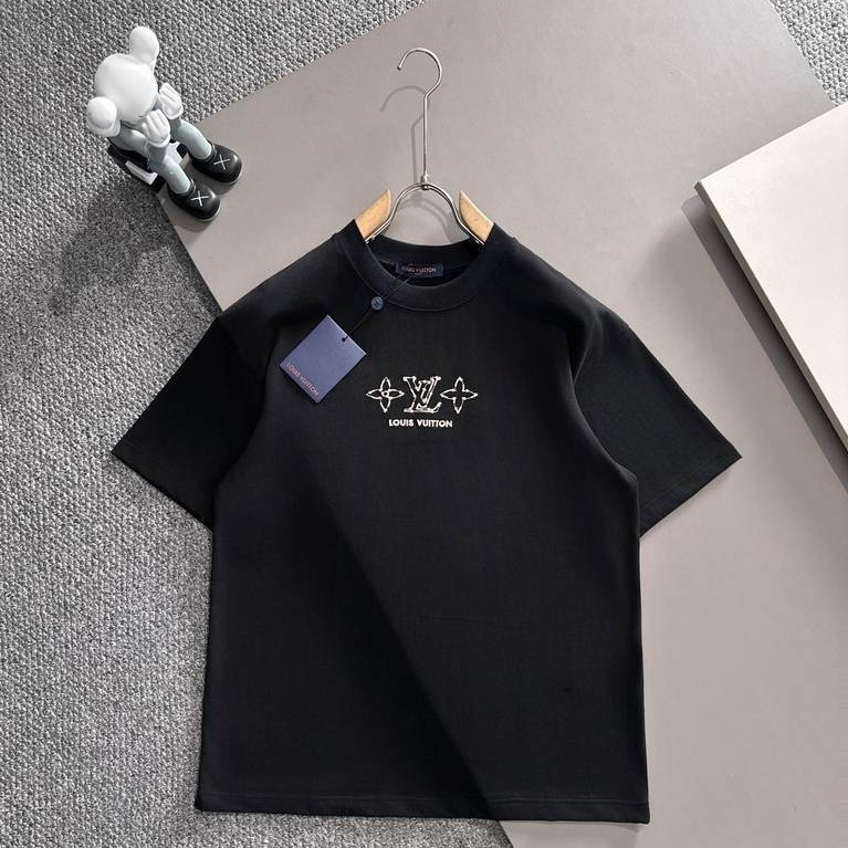 LOUIS VUITTON/LV/2026 คลาสสิกรอบคอแขนสั้นเสื้อยืดผู้ชายผู้หญิงฤดูใบไม้ร่วงเสื้อผ้าฤดูใบไม้ผลิแฟชั่นส
