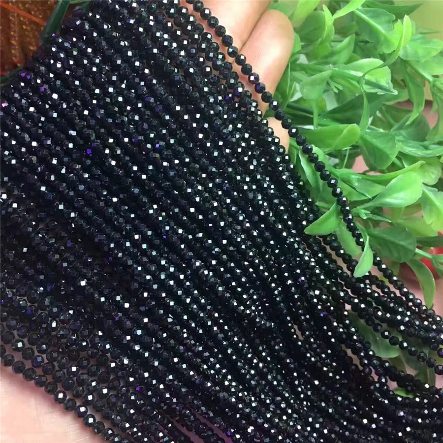 สีดําธรรมชาติ Spinel Faceted ยาวอนุภาคขนาดเล็กสีดํา Spinel ลูกปัดฟุตบอลพื้นผิวสแควร์ Hard โยนขายส่ง