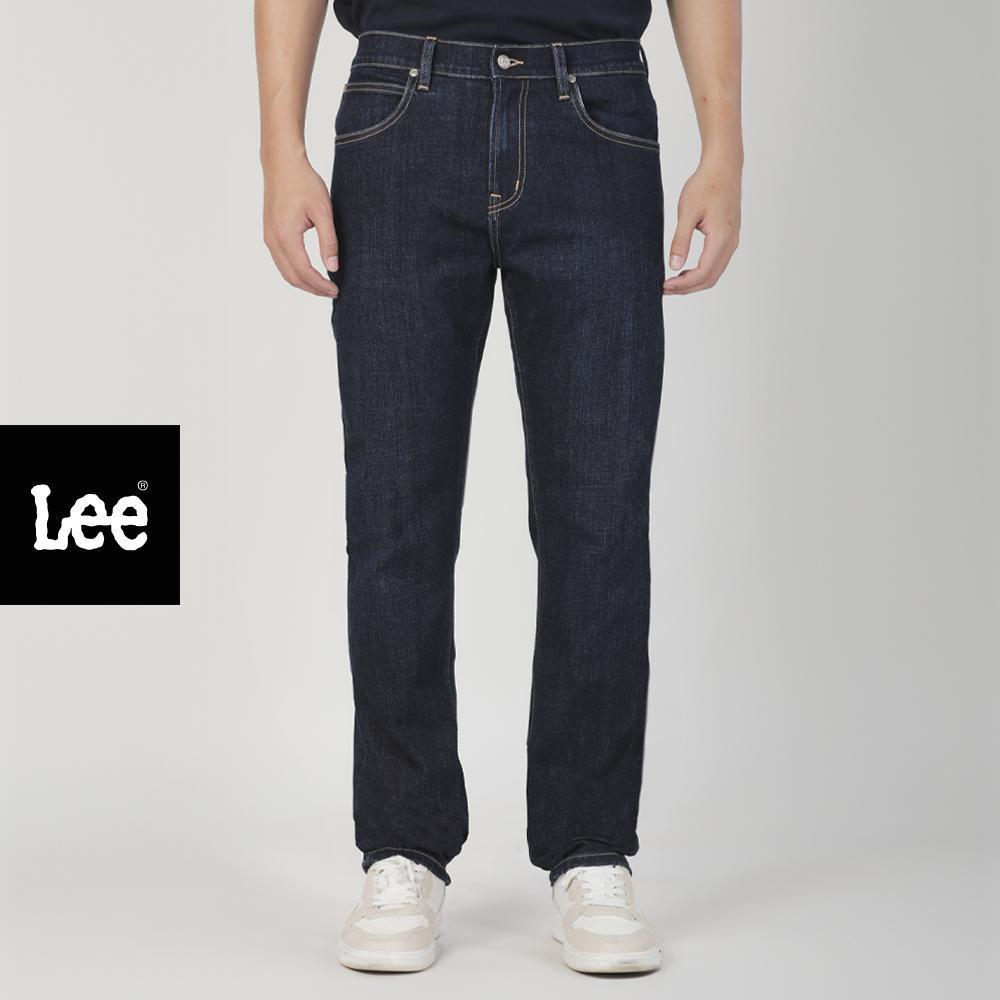 LEE กางเกงยีนส์ผู้ชาย เอวกลาง ทรงเข้ารูป รุ่น LE S126MZEDF02 สียีนส์เข้ม