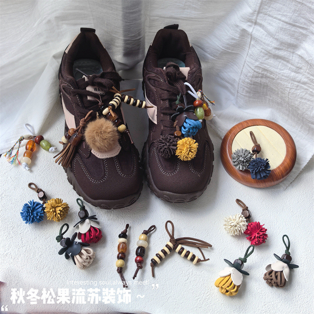 แพ็คเดี่ยว miu Tie รองเท้าดอกไม้ Pine Cone Fur Ball High-End Feel พู่ลูกปัดไม้ลูกปัด Kangaroo Birkenstock รองเท้าเยอรมันการฝึกอบรมรองเท้าอุปกรณ์ตกแต่ง