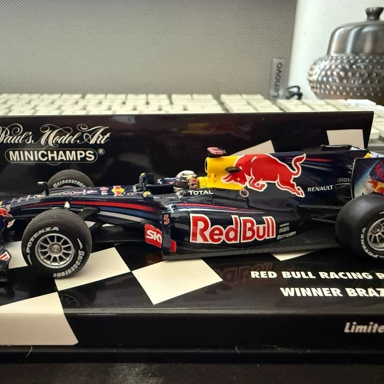 [Orphan] มินิตัด 1/43 F1 Red Bull Fleet Red Bull RB6 มิติ