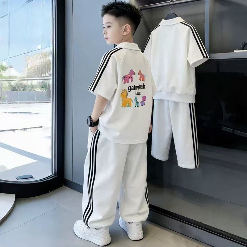 เด็กชายฤดูร้อนเสื้อโปโลชุดสูทแขนสั้น 2026 สไตล์ใหม่ขนาดกลางขนาดใหญ่เด็กกางเกงลําลองเด็กบางสไตล์หล่อ 6.7