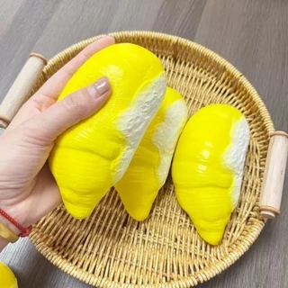 สกุชชี่ขนมปังเนื้อเปียกเนื้อนุ่ม ทรงหมี เพิ่มขึ้นช้า. เหมาะสําหรับการถ่ายภาพและของขวัญ