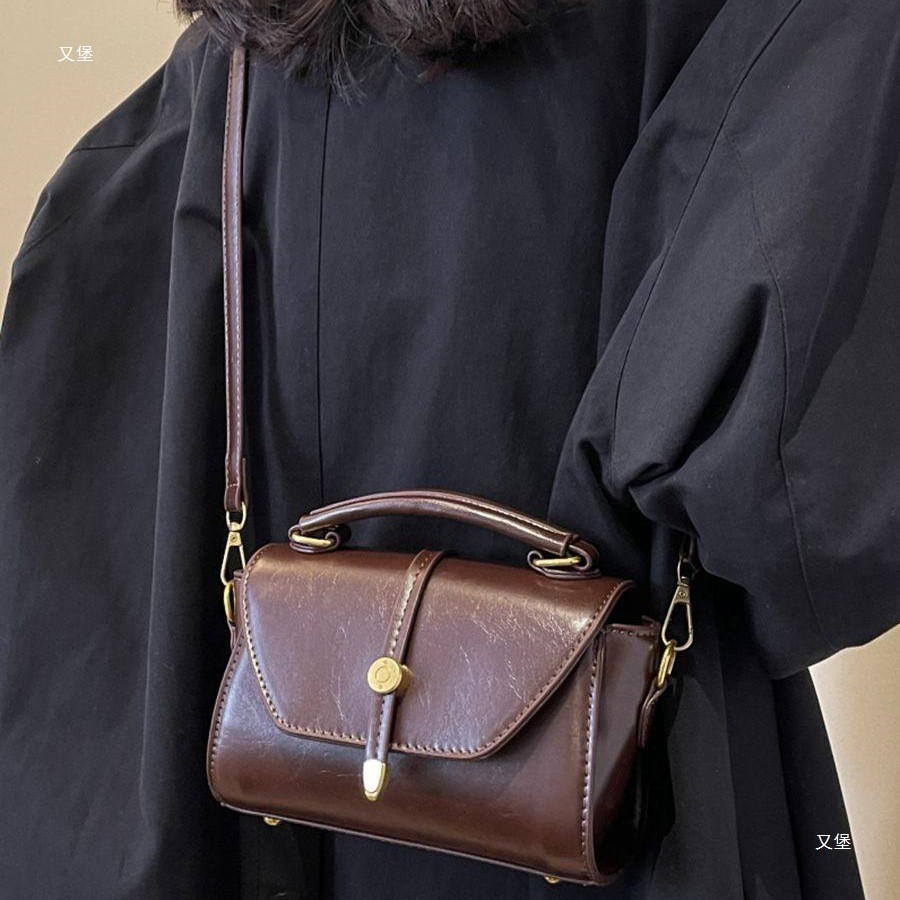 And Fort Feeling Ladies Bags 2025 สไตล์ใหม่แฟชั่นอินเทรนด์ Retro All-Match Messenger Bag Super Hot แ