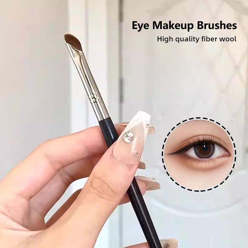 Sickle Eyeliner Brush Beveled Ultra-fine Flat Eye Makeup Brush Eye Silkworm Brush Face Down V6s5