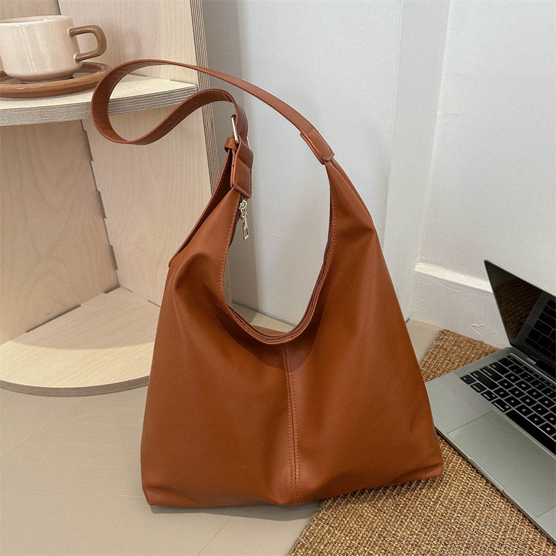 gental women กระเป๋า berry q กระเป๋าผู้หญิงแฟชั่น High-End ไหล่หนังนุ่ม Messenger กระเป๋า