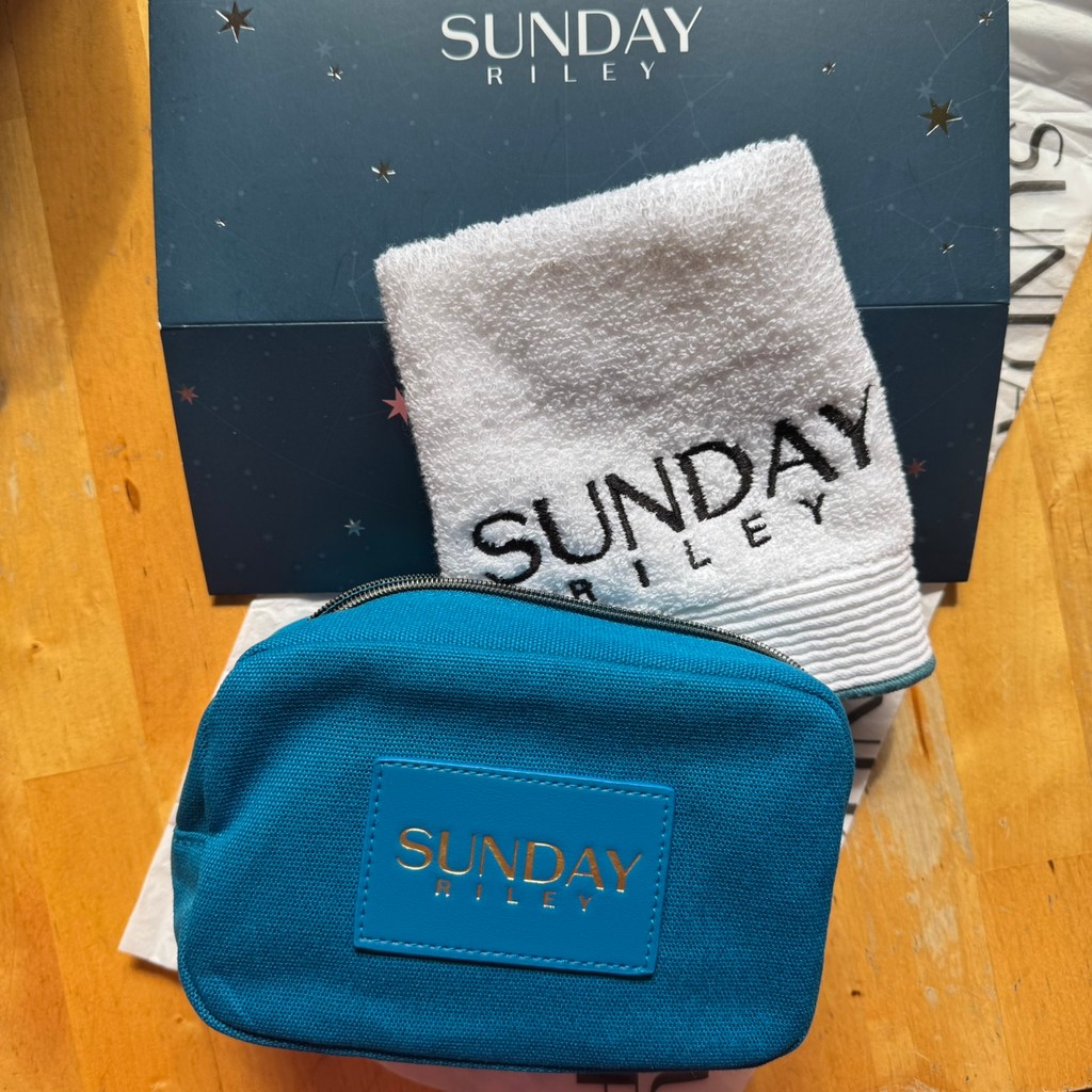 พร้อมสต็อก UK Grocery Set ลบ SUNDAY RILEY กระเป๋าเครื่องสําอาง+ผ้าเช็ดตัวทรงสี่เหลี่ยม
