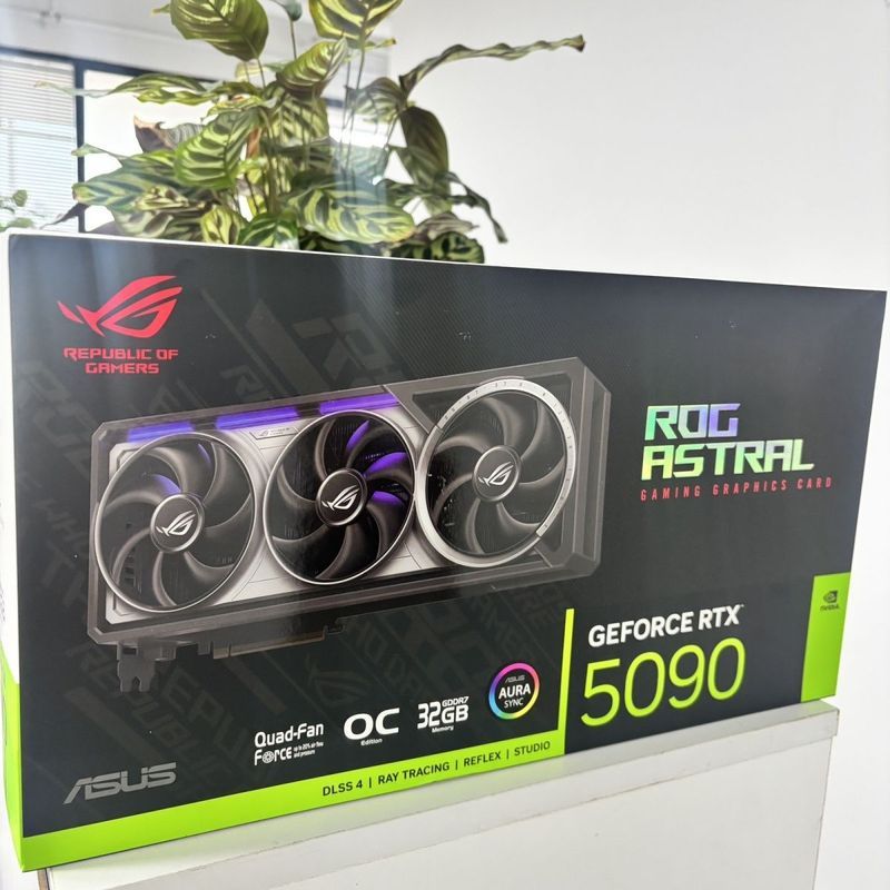 กราฟิกการ์ด Asus ROG Night God RTX5090 32GB จอแสดงผลขนาดใหญ่สีดํารับประกันสามปี