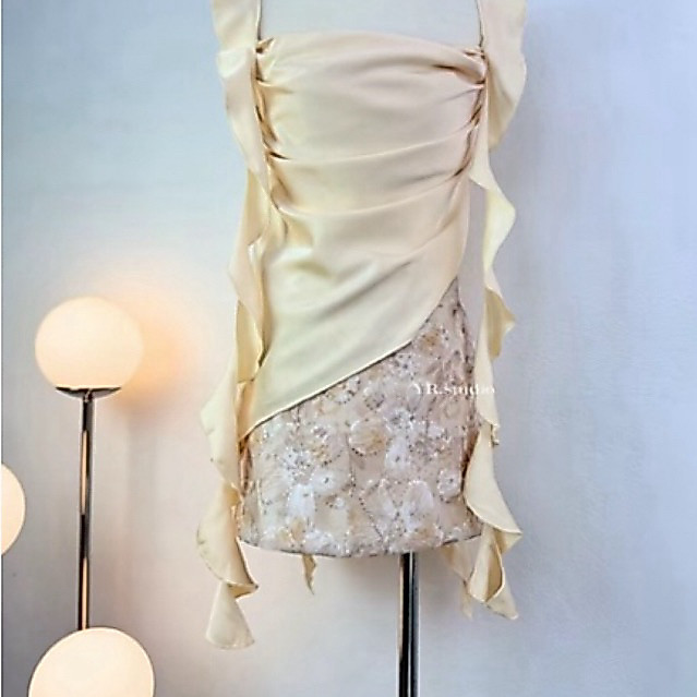 YR.studio Flora Mini Skirt กระโปรงสั้นมินิผ้าปักดอกไม้เลื่อม s zise