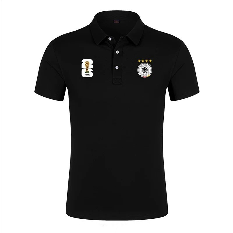 เสื้อโปโลฟุตบอลทีมชาติเยอรมนี ฟุตบอลโลก 2026 คอลเลกชัน 3 แบบ 3สี ดำ/กรมทะเล/ขาว ลายโลโก้สโมสรพร้อมตราฟุตบอลโลก