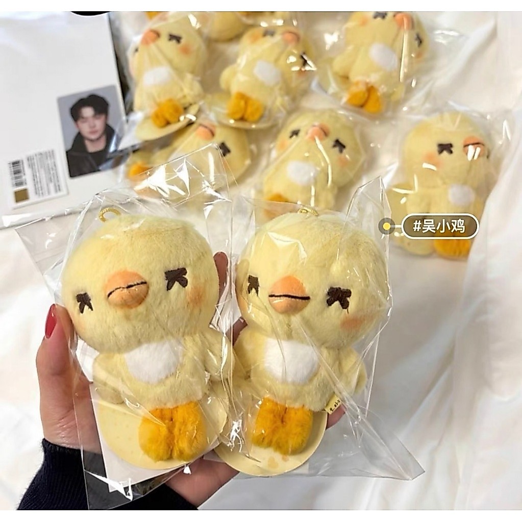 อย่างเป็นทางการของแท้ EXO Wu Shixun พวงกุญแจตุ๊กตาหกตระเวน Zhou Chick พวงกุญแจ