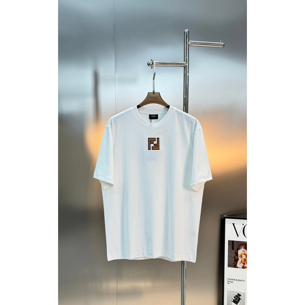 FENDI/FENDI ฤดูร้อนสไตล์ใหม่แขนสั้นเสื้อยืดผู้ชายผู้หญิงคู่สไตล์ Classy ธุรกิจรอบคอ Top Heavy สบาย S