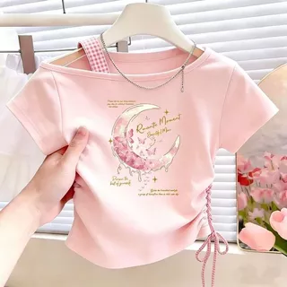 สาวแขนสั้นเสื้อยืดเด็กผู้หญิงสําหรับสาว2026สาวสไตล์ใหม่ฤดูร้อนเกาหลีรุ่นแฟชั่นไหล่ข้างเดียวด้านบนปิดไหล่แขนสั้นเสื้อยืดฤดูร้อนน้อย6.10