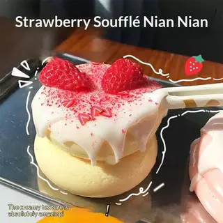 ซ้ายสตรอเบอร์รี่ Souffle Squishy ของเล่นเนื้อครีมนุ่มและอาหารที่สมจริงดูที่สมบูรณ์แบบสําหรับความเครียดบรรเทาเด็กของขวัญตกแต่งโต๊ะ GHT