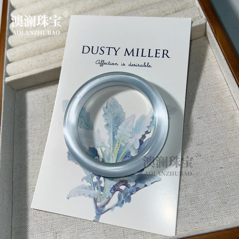 Glacier Blue Opal Bracelet Ladies Ice Transparent Wide Jade Bracelet สีขาว All-Match Temperament Bea