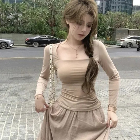 [WDF] สไตล์ใหม่สีทึบเรียบง่ายคอสี่เหลี่ยมสลิมฟิตดูเพรียวบางสุภาพสตรีเสื้อยืดแขนยาว, ฤดูร้อนแฟชั่นผ้า