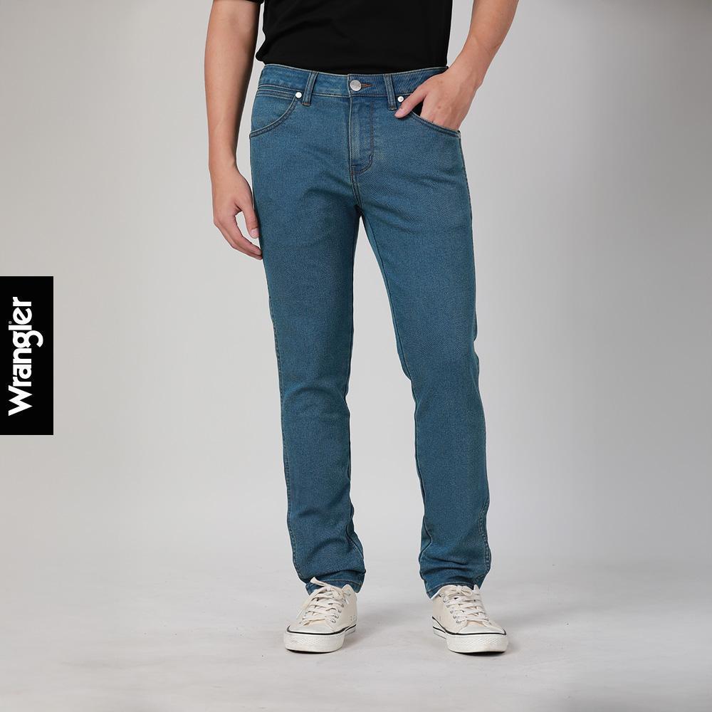 WRANGLER กางเกงยีนส์ผู้ชาย เอวต่ำ ทรงรัดรูป ทรง Bryson รุ่น WR F525MBRYF68 สียีนส์อ่อน