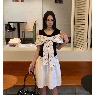 Cherry 🎀พร้อมส่ง🌺เสื้อยืดสีดำดีไซน์พิเศษ 🎀ต่อผ้าโบว์ผสานลายจุด🍒ดีเทลเปิดไหล่ สไตล์เกาหลีหวาน น่ารักไม่เหมือนใคร