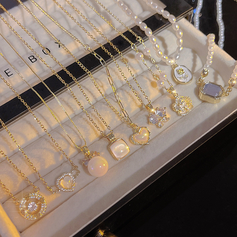 เกาหลีInsสไตล์Luxury Pearlไทเทเนียมเหล็กสร้อยคอผู้หญิงAll-Match High-Endออกแบบจี้Clavicle Chainเครื่