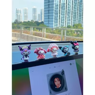 SANRIO อุปกรณ์ตกแต่งภายในรถยนต์แม่มด คุโรมิ ตกแต่งแผงหน้าปัดรถยนต์ อุปกรณ์ตกแต่งภายในรถยนต์อินเทรนด์ ซานริโอ สําหรับผู้หญิง