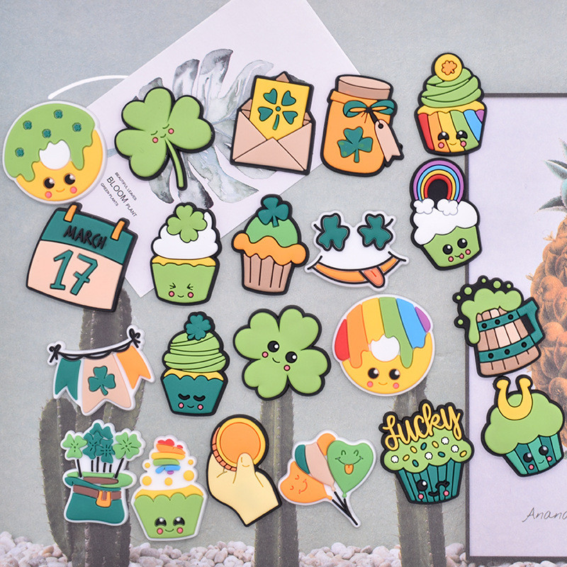 สีเขียวขวดใบ PVC รองเท้า Charms รองเท้าแตะหัวเข็มขัดผสมรองเท้าตกแต่ง Accessorie