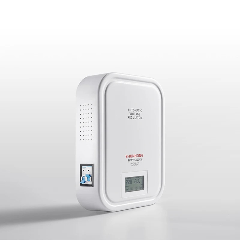 ของแท้ 220V เครื่องปรับแรงดันไฟฟ้าอัตโนมัติสําหรับครัวเรือน 5000W Single-Phase Boost Power Wall-Moun