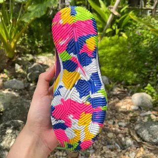 รองเท้าฟุตซอล รุ่นใหม่ H3 EMOTION Futsal Shoe ความนุ่ม เด้ง ซัพแรงกระแทก เพิ่มการยึดเกาะในสนาม SIZE:35-45 (พร้อมส่ง)