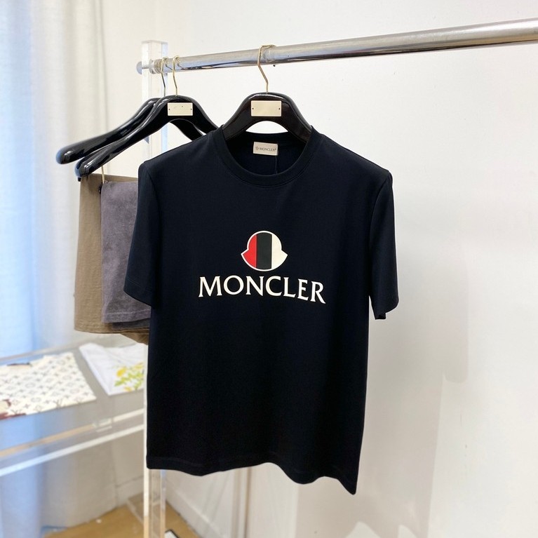 Moncler2026 Moncler 2026 คลาสสิกรอบคอแขนสั้นเสื้อยืดผู้ชายผู้หญิงสไตล์ Slim-Fit Slimmer ดู Casual อเ