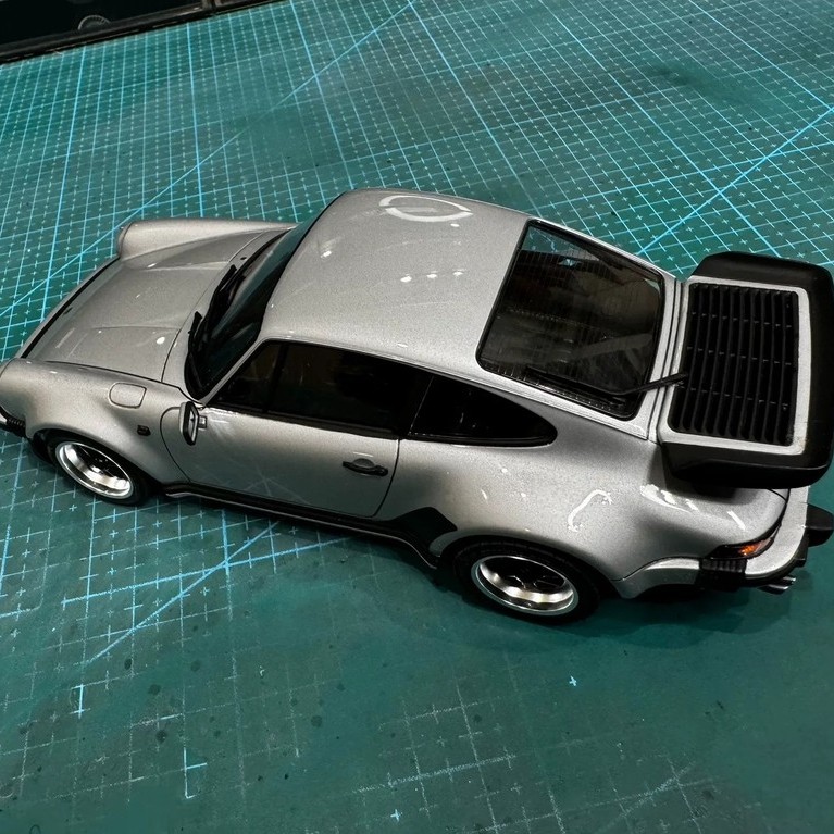 Porsche 911 turbo เครื่องทําแม่ม่ายในตํานาน 930 พร้อม 3.3L