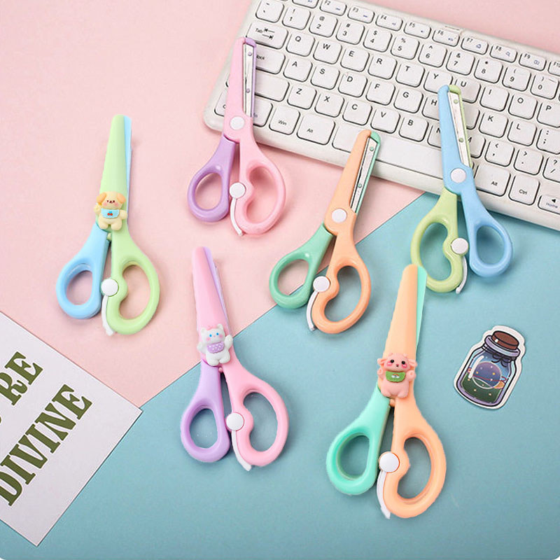 กรรไกรพลาสติก สีลูกกวาด สำหรับกระดาษตัด ทำมือ DIY กรรไกรสแตนเลส กรรไกรตัดกระดาษขนาดเล็ก การ์ตูนน่ารัก