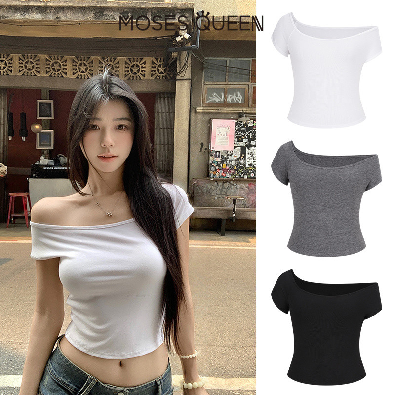 < MOSESQUEEN > เสื้อแขนสั้นสีดำแบบไหล่เปิด ช่วยให้ดูผอมและเพรียวกว่าปกติ เหมาะสำหรับใส่ไปเที่ยวหรือออกเดินทางในชีวิตประจำวัน แนวสไตล์สาวสุดเซ็กซี่ #63436