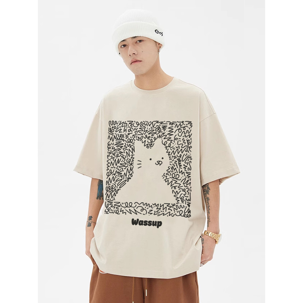 [WASSUP Cat] American White Ink Direct Injection Breathable เสื้อยืดแขนสั้นผู้ชายฤดูร้อนหลวมสบายๆรอบ