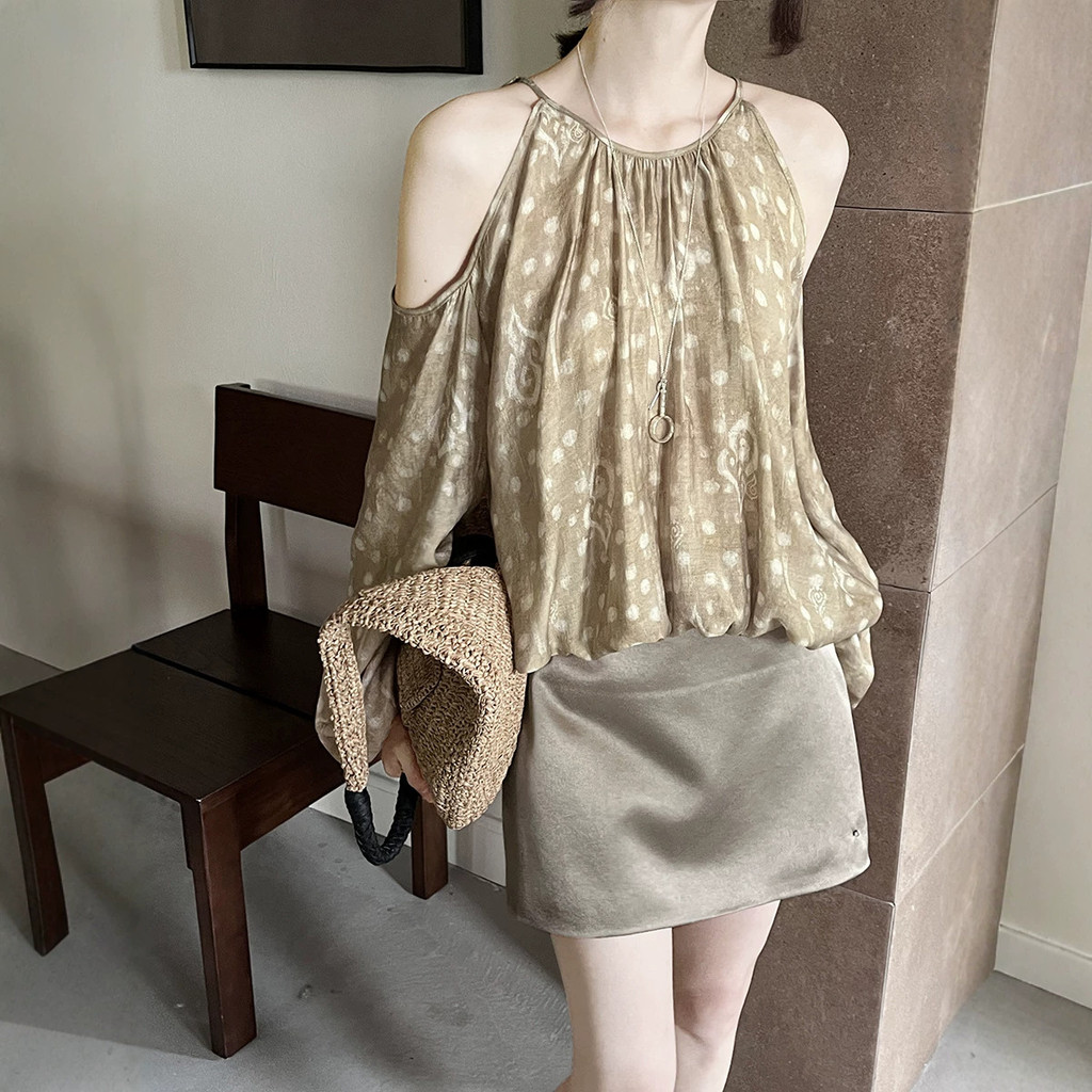 HOO เสื้อปาดไหล่คล้องคอสไตล์ฝรั่งเศสเย็นและผ่อนคลายสําหรับผู้หญิง CSA2147