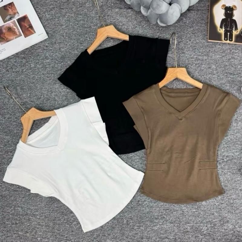 CT9b เสื้อยืดผู้หญิง PHOM กอดคอเต่าแขนกุดเอว