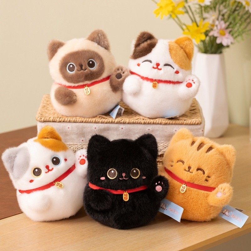 น่ารัก Lucky Cat Plush Soft Fortune Cat ตุ๊กตาตุ๊กตานั่ง Maneki Neko โต๊ะตกแต่งของขวัญวันเกิดสําหรับเธอ 15 ซม.