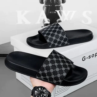 39-45 รองเท้าแตะผู้ชาย แฟชั่น สไตล์ใหม่ รองเท้าแตะกลางแจ้ง เหมาะสําหรับการผ่อนคลายในช่วงฤดูร้อนและกีฬา ระงับกลิ่นกาย พื้นนิ่ม กันลื่น แฟชั่นเกาหลี มีไซส์